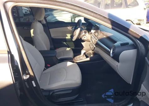 2023 Kia Forte Lxs z USA, uszkodzony, nr VIN 3KPF24AD6PE568722